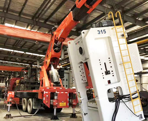 微山附近随车吊出租，轻松解决运输难题