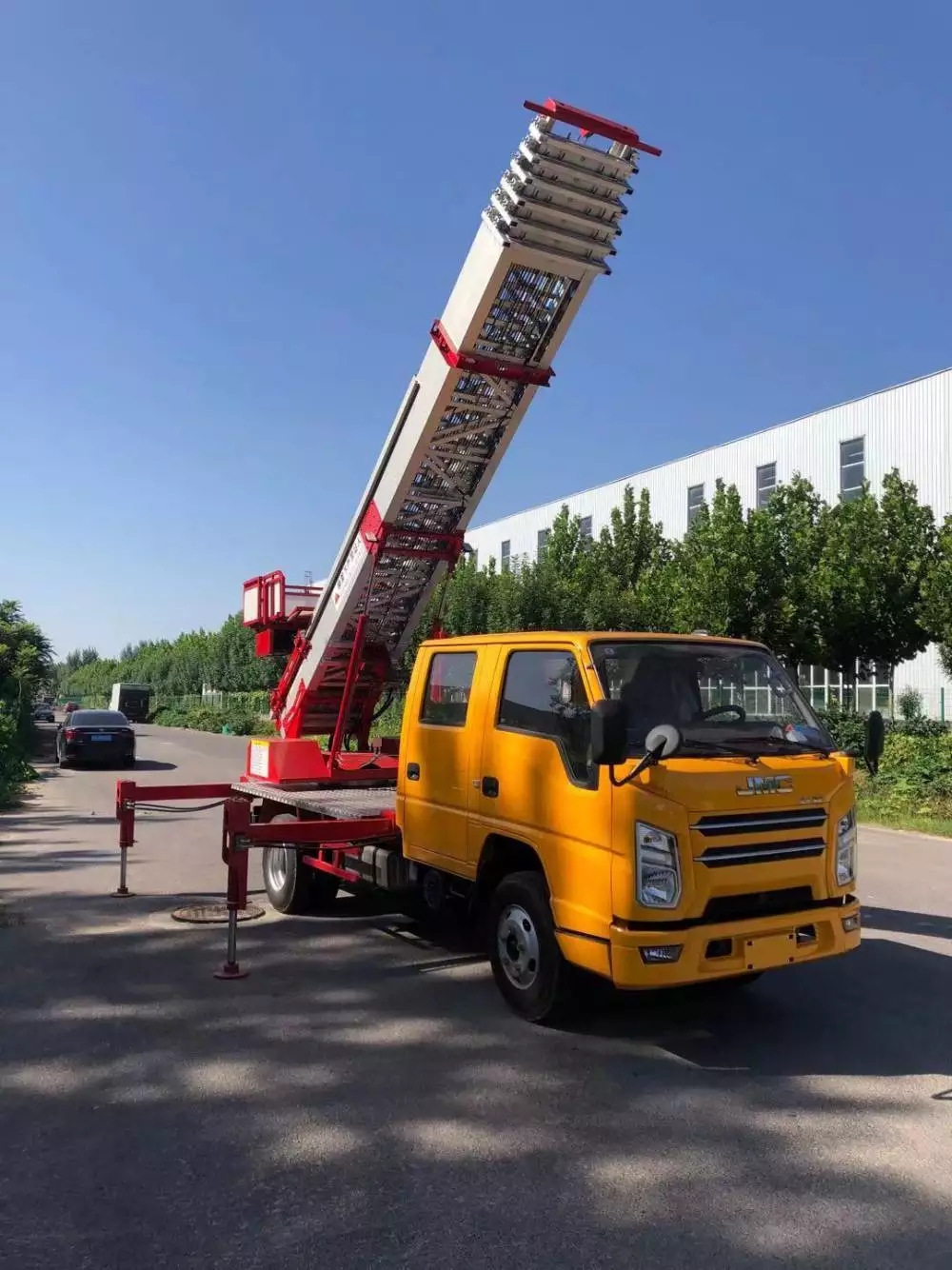 微山附近的云梯车出租服务：轻松解决高空作业需求