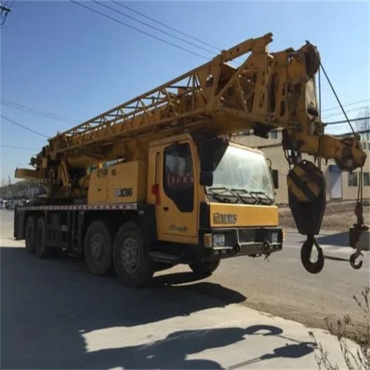 微山吊车吊挖机吊哪里比较安全